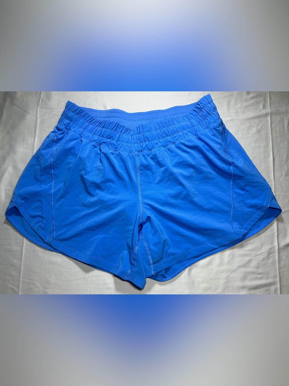 Lululemon athletica beach ball blue Hotty high-rise lined shorts 2.5” - Picture 6 of 13